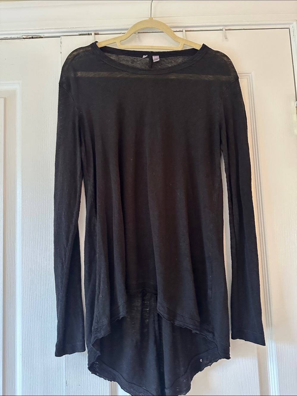 Black Lightweight Long-Sleeve Women's Top